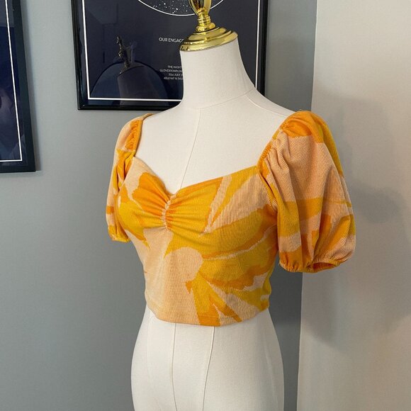 ✨3/$20✨ NWOT Zara Jacquard Puff Sleeve Crop Top - Picture 2 of 2